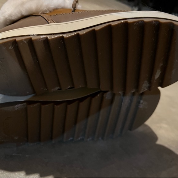 Koolaburra by UGG
Tynlee Lace-Up - Picture 5 of 8